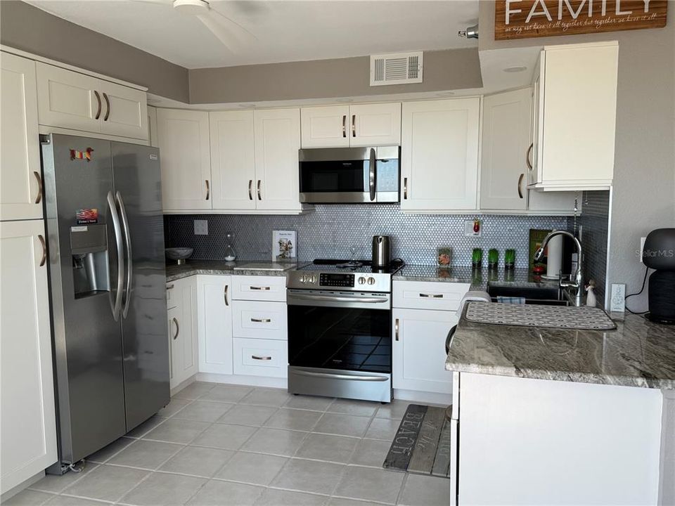 For Rent: $5,800 (2 beds, 2 baths, 1150 Square Feet)