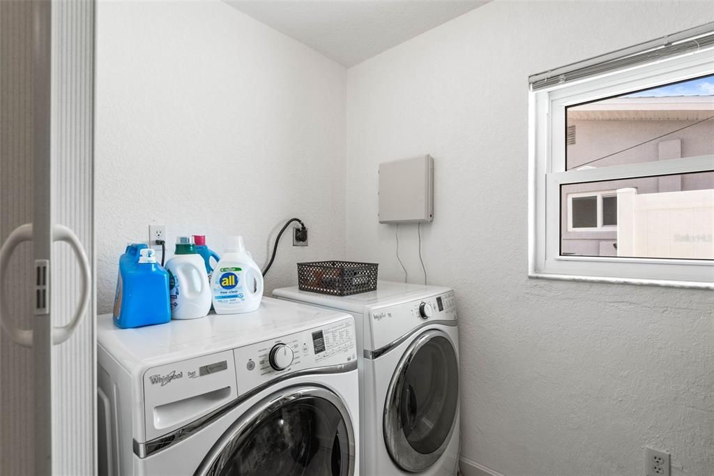 Active With Contract: $699,900 (3 beds, 3 baths, 2244 Square Feet)