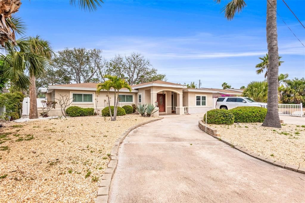 Active With Contract: $699,900 (3 beds, 3 baths, 2244 Square Feet)