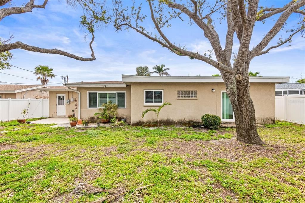 Active With Contract: $699,900 (3 beds, 3 baths, 2244 Square Feet)