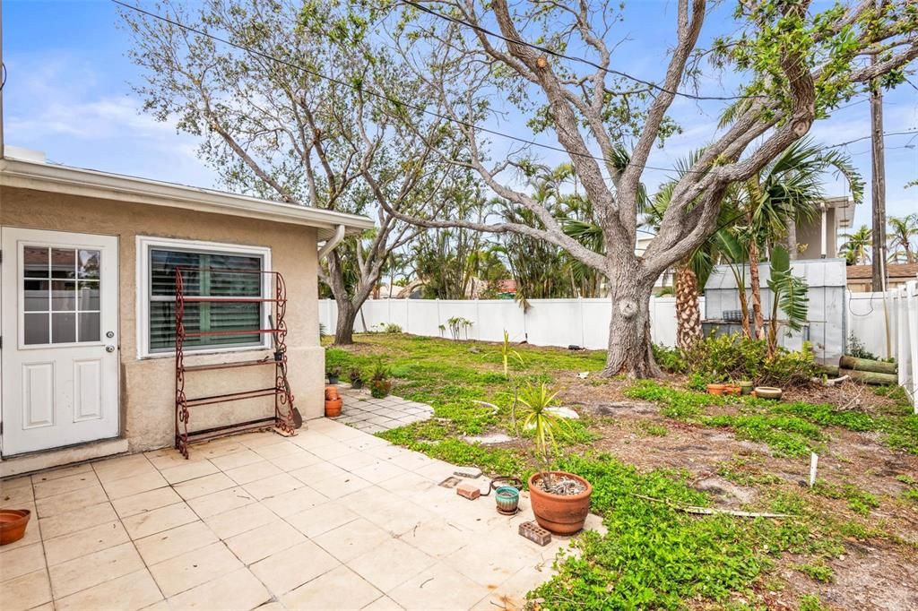 Active With Contract: $699,900 (3 beds, 3 baths, 2244 Square Feet)