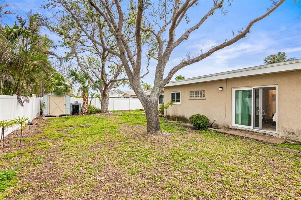 Active With Contract: $699,900 (3 beds, 3 baths, 2244 Square Feet)