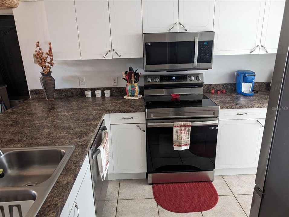 For Sale: $177,000 (2 beds, 2 baths, 1024 Square Feet)