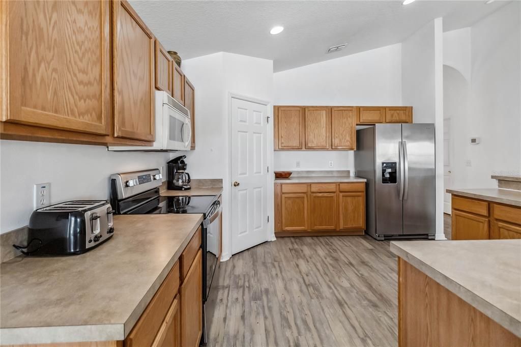 На продажу: $447,900 (4 спален, 3 ванн, 2513 Квадратных фут)