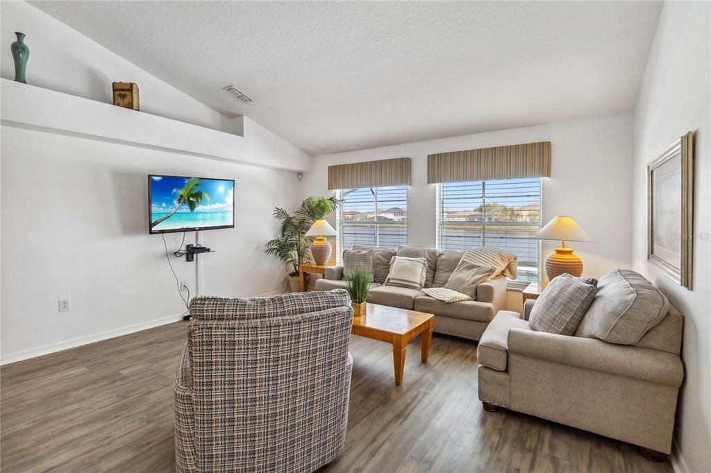 На продажу: $447,900 (4 спален, 3 ванн, 2513 Квадратных фут)