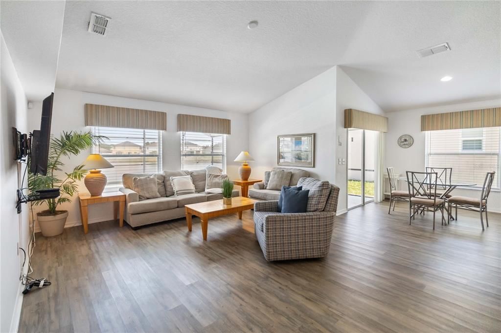 На продажу: $447,900 (4 спален, 3 ванн, 2513 Квадратных фут)