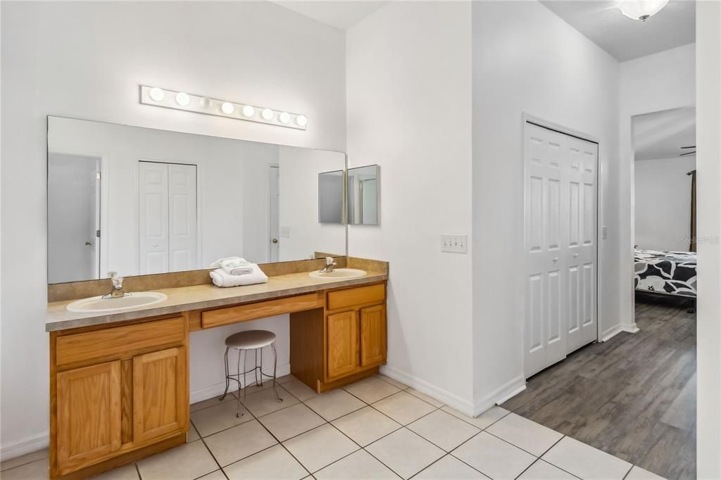 На продажу: $447,900 (4 спален, 3 ванн, 2513 Квадратных фут)