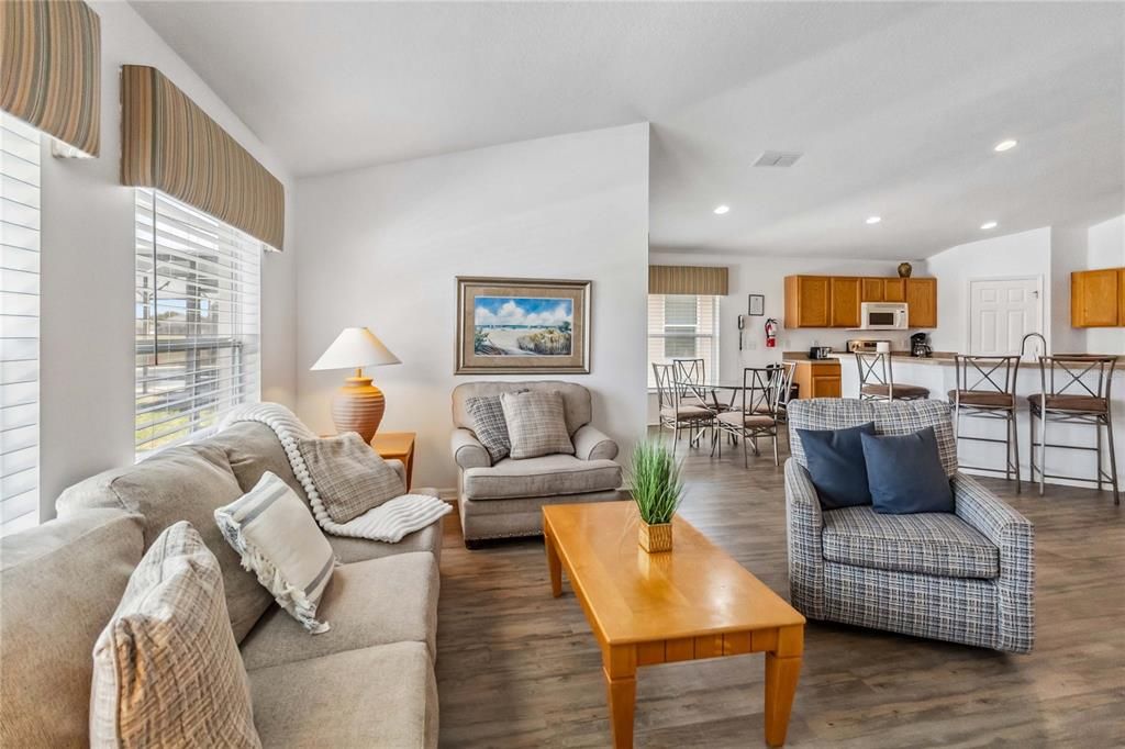 На продажу: $447,900 (4 спален, 3 ванн, 2513 Квадратных фут)