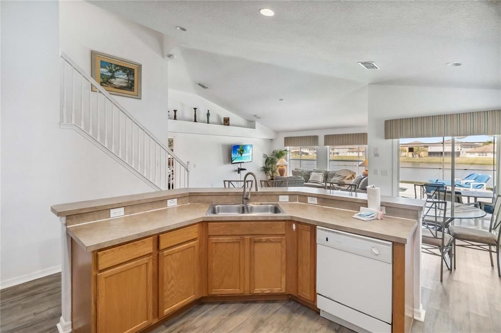 На продажу: $447,900 (4 спален, 3 ванн, 2513 Квадратных фут)