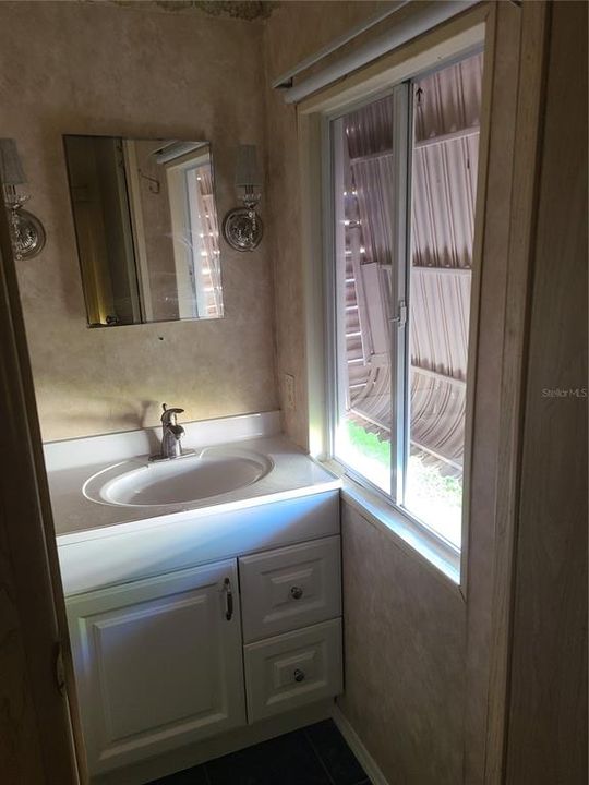 На продажу: $134,900 (2 спален, 2 ванн, 1232 Квадратных фут)