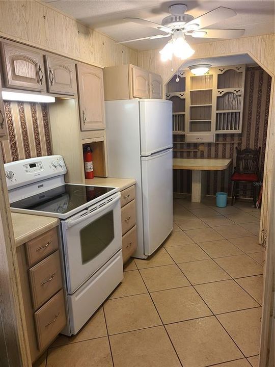 На продажу: $134,900 (2 спален, 2 ванн, 1232 Квадратных фут)