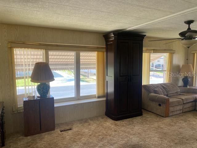 На продажу: $134,900 (2 спален, 2 ванн, 1232 Квадратных фут)