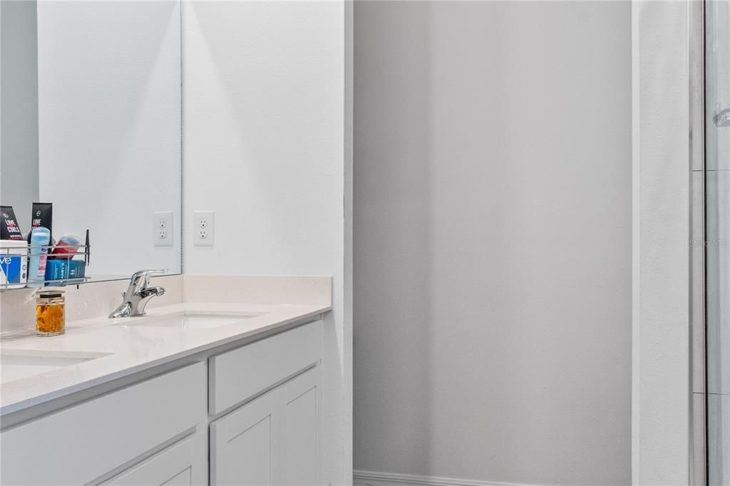 待售: $305,000 (5 贝兹, 3 浴室, 1984 平方英尺)