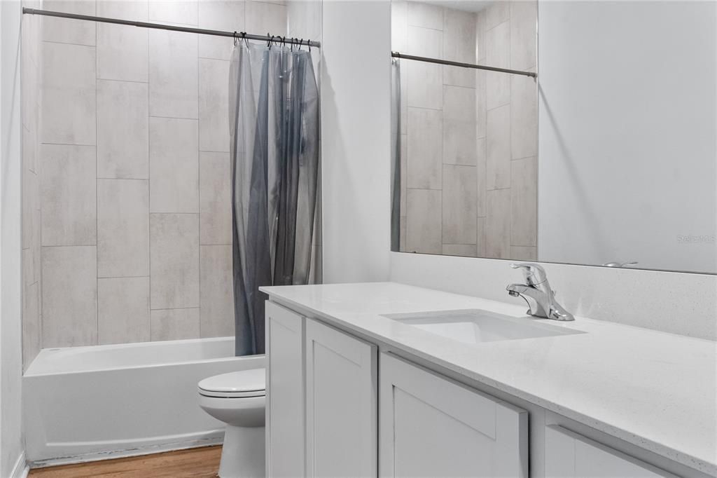 待售: $305,000 (5 贝兹, 3 浴室, 1984 平方英尺)