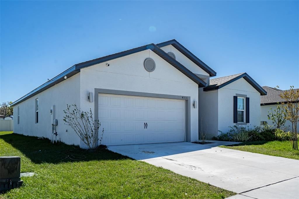 待售: $305,000 (5 贝兹, 3 浴室, 1984 平方英尺)