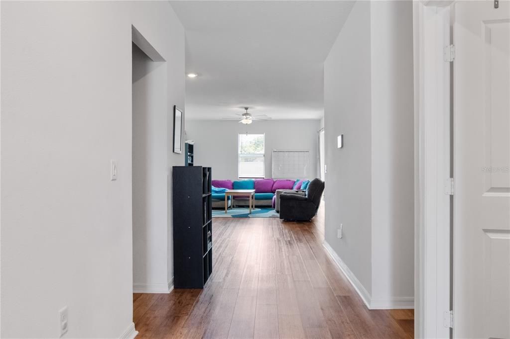 待售: $305,000 (5 贝兹, 3 浴室, 1984 平方英尺)