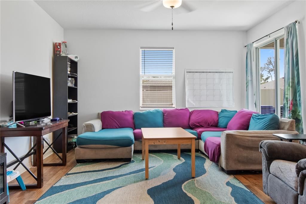 待售: $305,000 (5 贝兹, 3 浴室, 1984 平方英尺)