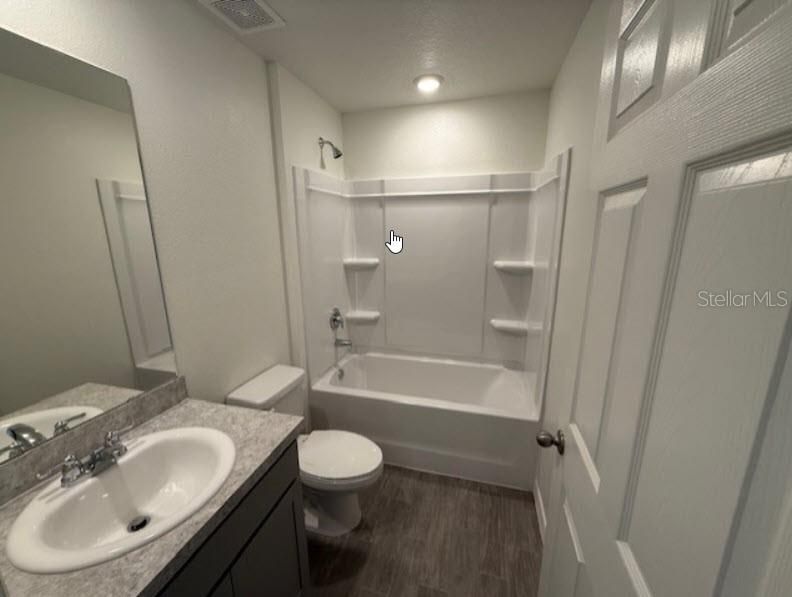 На продажу: $319,990 (3 спален, 2 ванн, 1552 Квадратных фут)