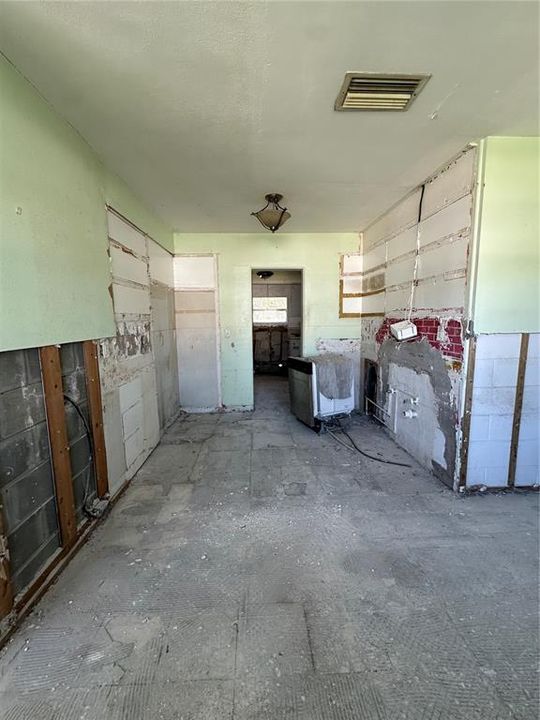 Activo con contrato: $759,900 (4 camas, 2 baños, 1992 Pies cuadrados)