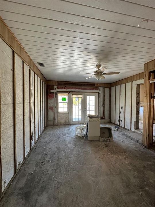 Activo con contrato: $759,900 (4 camas, 2 baños, 1992 Pies cuadrados)