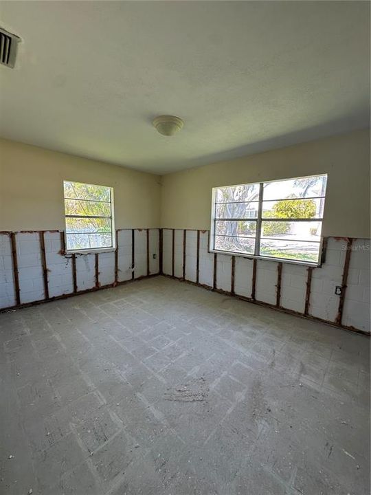 Activo con contrato: $759,900 (4 camas, 2 baños, 1992 Pies cuadrados)