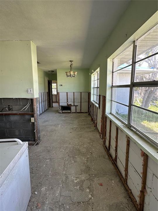 Activo con contrato: $759,900 (4 camas, 2 baños, 1992 Pies cuadrados)