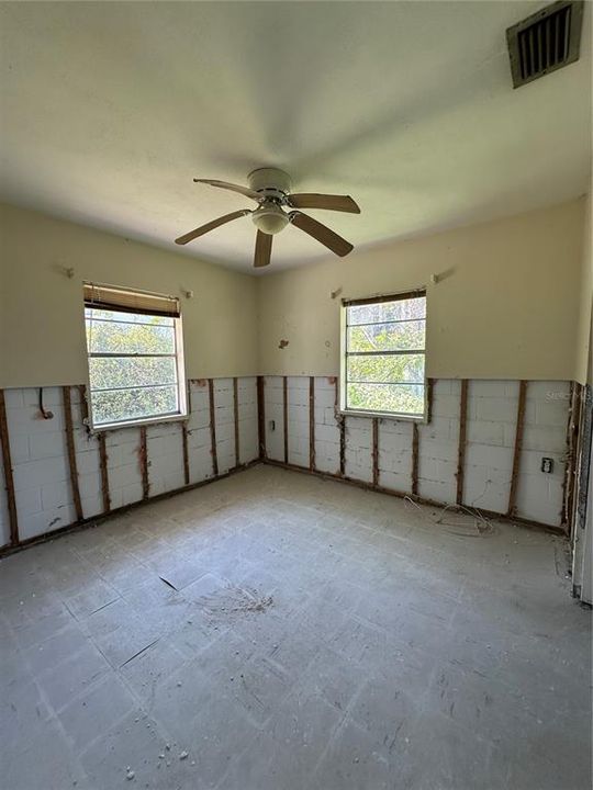 Activo con contrato: $759,900 (4 camas, 2 baños, 1992 Pies cuadrados)