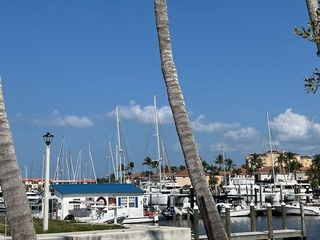 For Rent: $3,900 (2 beds, 2 baths, 1162 Square Feet)