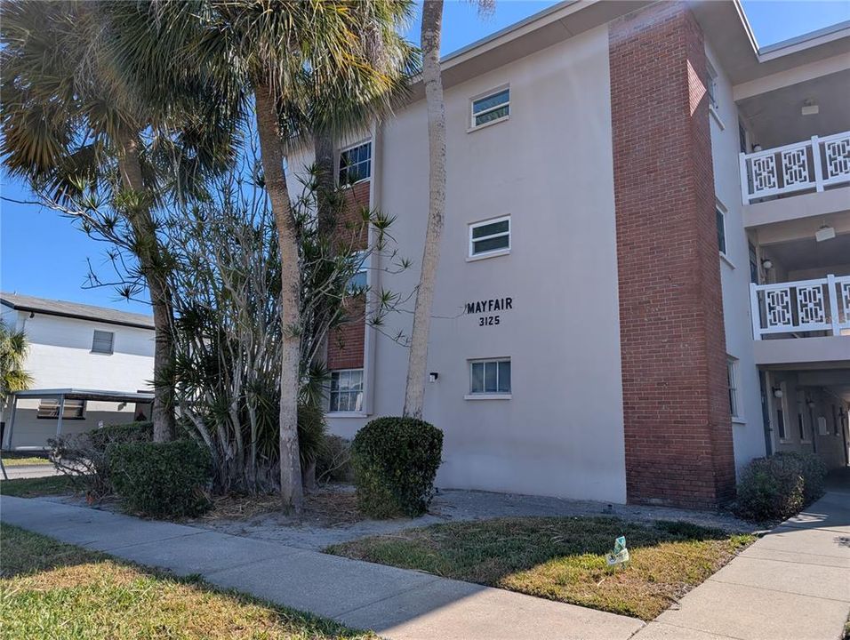 Recently Rented: $1,300 (1 beds, 1 baths, 716 Square Feet)