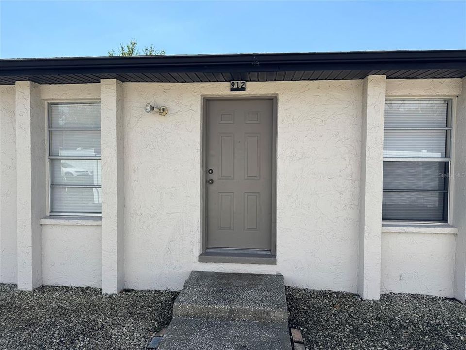 Recently Rented: $1,275 (2 beds, 1 baths, 883 Square Feet)