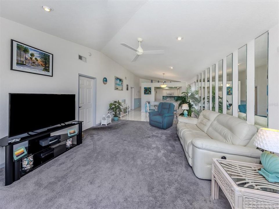 For Sale: $269,900 (3 beds, 2 baths, 1338 Square Feet)