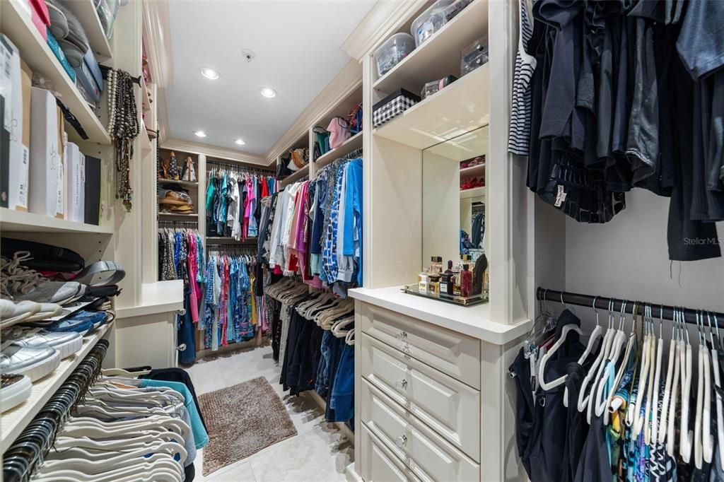 For Sale: $1,599,000 (2 beds, 2 baths, 2442 Square Feet)