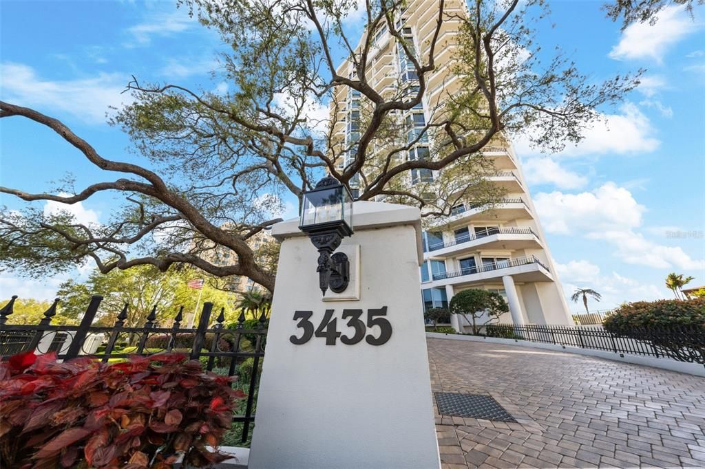 For Sale: $1,599,000 (2 beds, 2 baths, 2442 Square Feet)