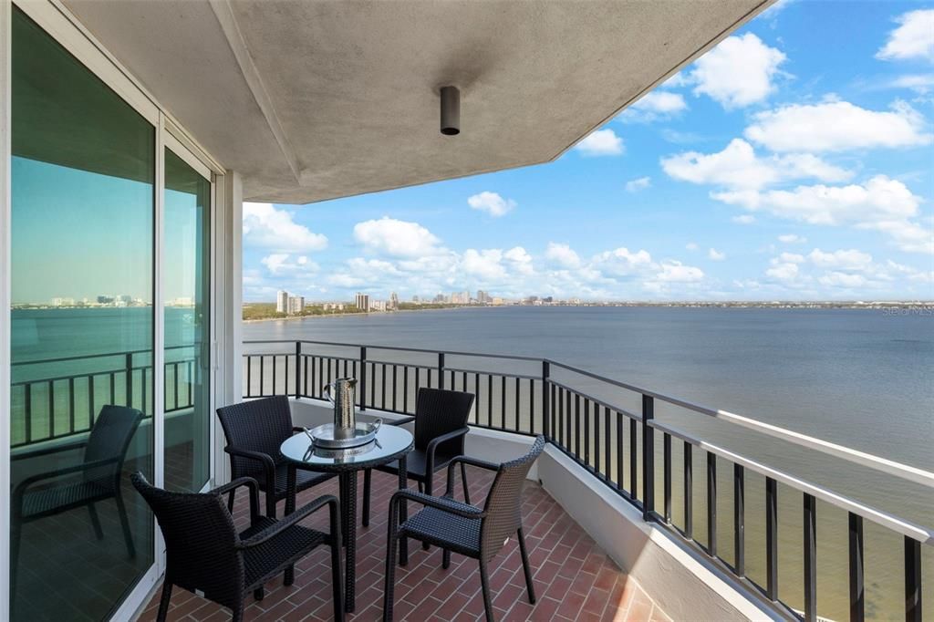 For Sale: $1,599,000 (2 beds, 2 baths, 2442 Square Feet)