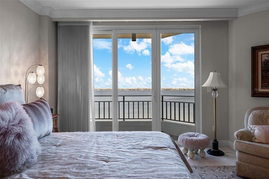 For Sale: $1,599,000 (2 beds, 2 baths, 2442 Square Feet)