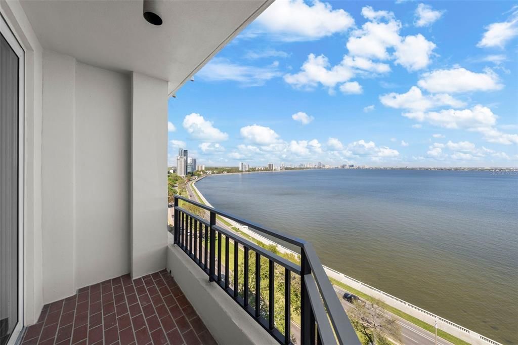 For Sale: $1,599,000 (2 beds, 2 baths, 2442 Square Feet)