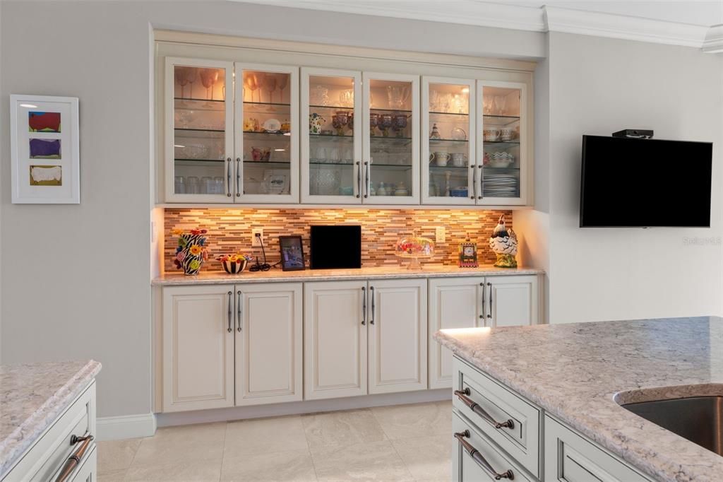 For Sale: $1,599,000 (2 beds, 2 baths, 2442 Square Feet)