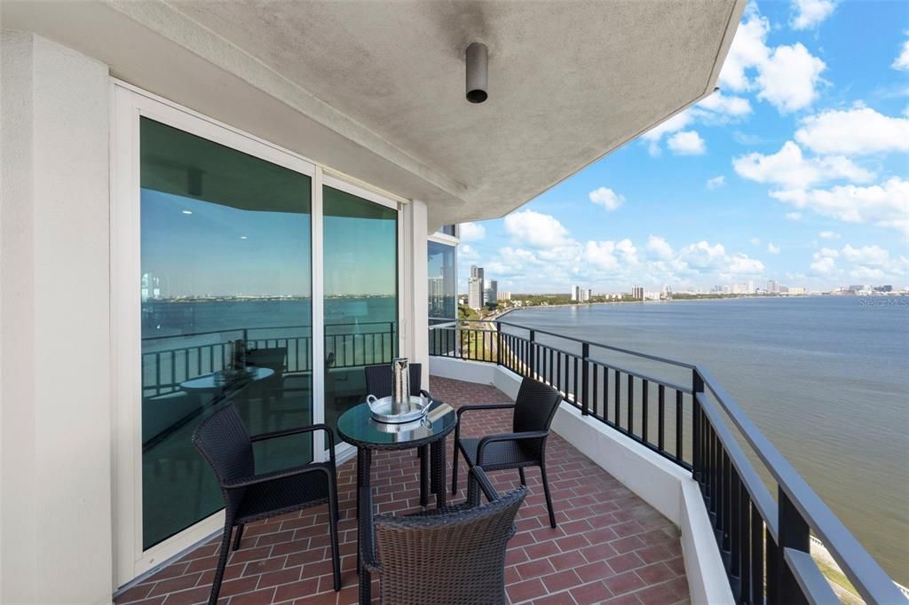 For Sale: $1,599,000 (2 beds, 2 baths, 2442 Square Feet)