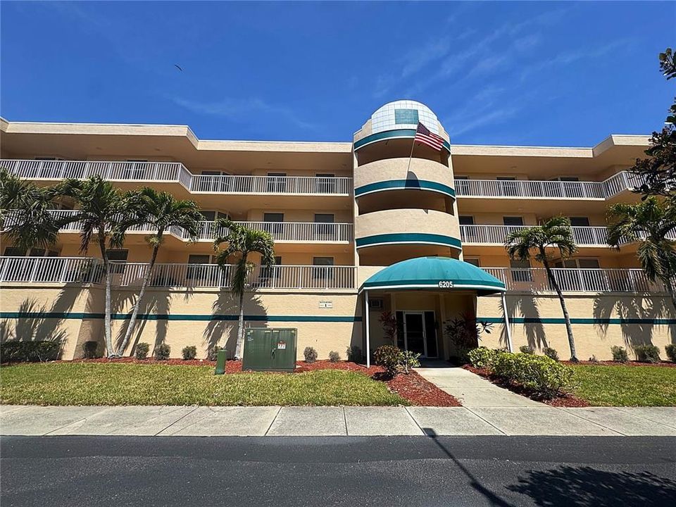 Recently Rented: $2,400 (2 beds, 2 baths, 1205 Square Feet)