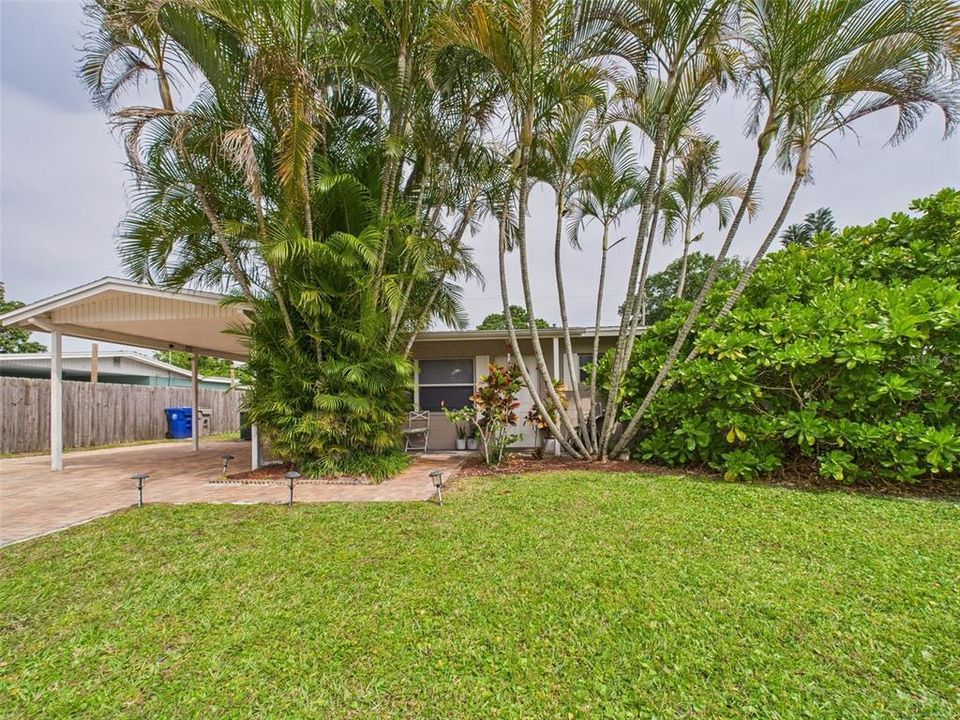 最近售出: $299,900 (3 贝兹, 1 浴室, 1046 平方英尺)