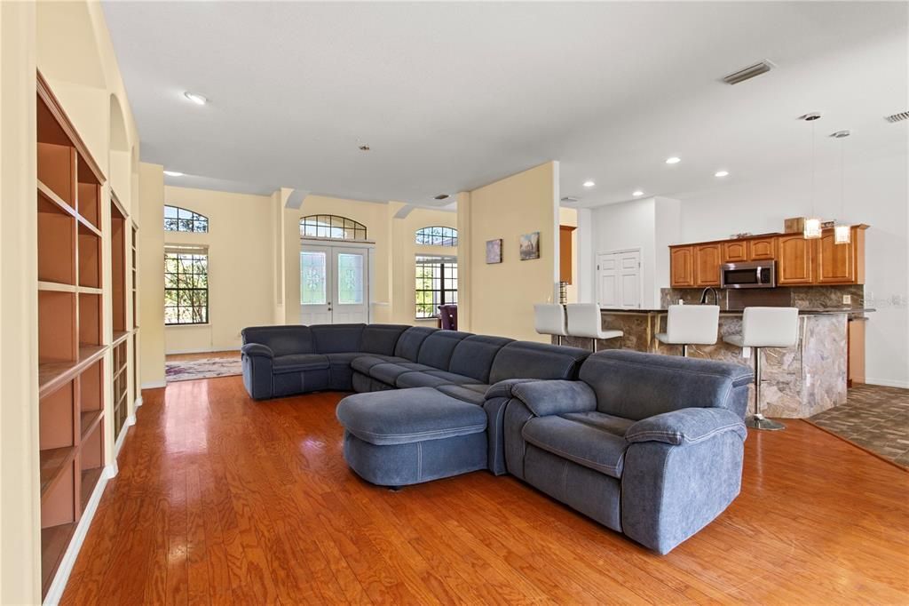 На продажу: $579,983 (4 спален, 2 ванн, 2404 Квадратных фут)