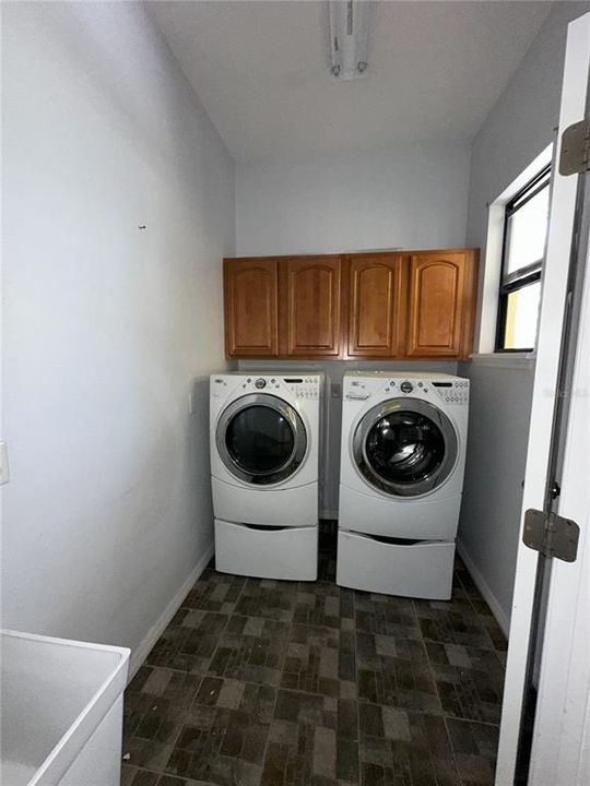 На продажу: $579,983 (4 спален, 2 ванн, 2404 Квадратных фут)