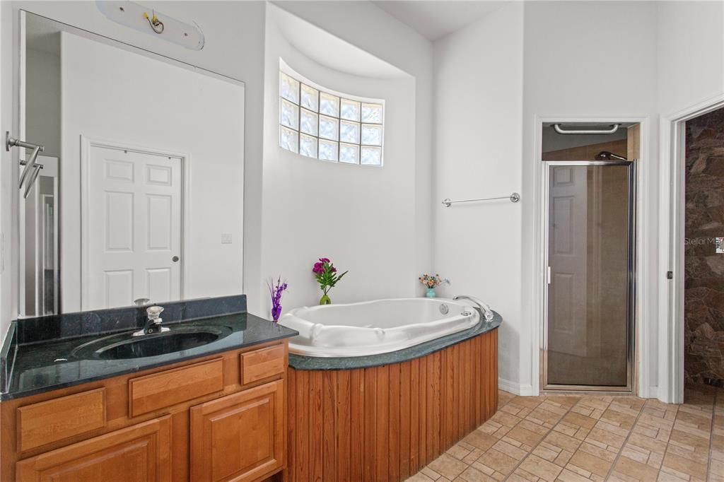 На продажу: $579,983 (4 спален, 2 ванн, 2404 Квадратных фут)