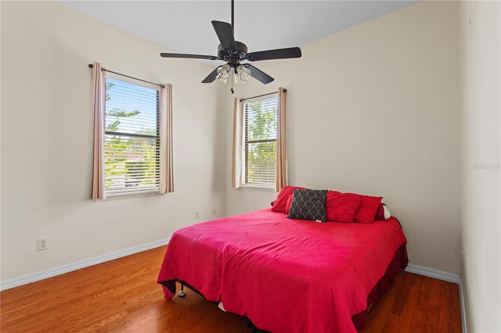 На продажу: $579,983 (4 спален, 2 ванн, 2404 Квадратных фут)