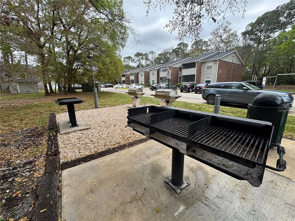 出租: $2,100 (3 贝兹, 2 浴室, 985 平方英尺)