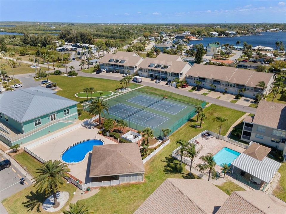 На продажу: $279,500 (2 спален, 2 ванн, 1025 Квадратных фут)