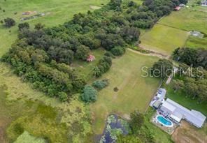 待售: $440,000 (2.49 acres)