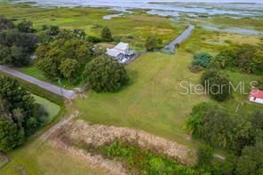 待售: $440,000 (2.49 acres)