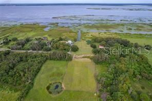 待售: $440,000 (2.49 acres)