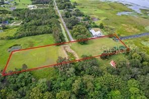 待售: $440,000 (2.49 acres)